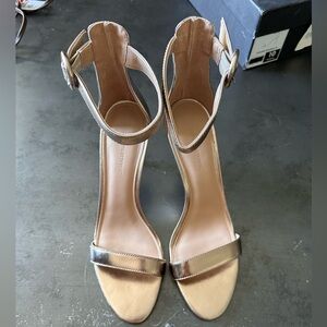 NIB Banana Republic ROSE GOLD Round Buckle O High Heels